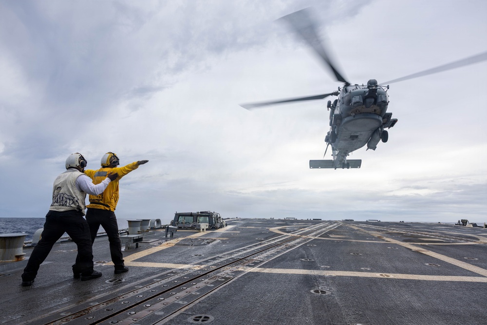 USS Mustin conducts flight operations