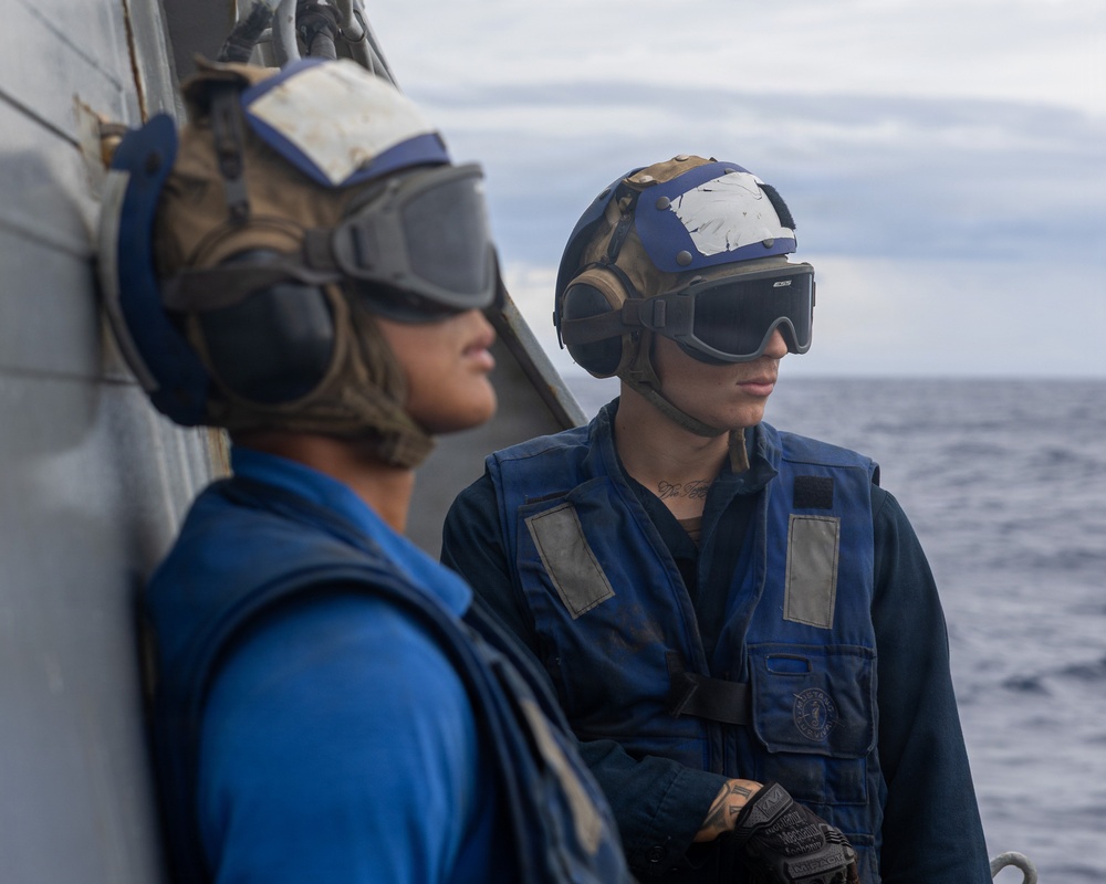 USS Mustin conducts flight operations