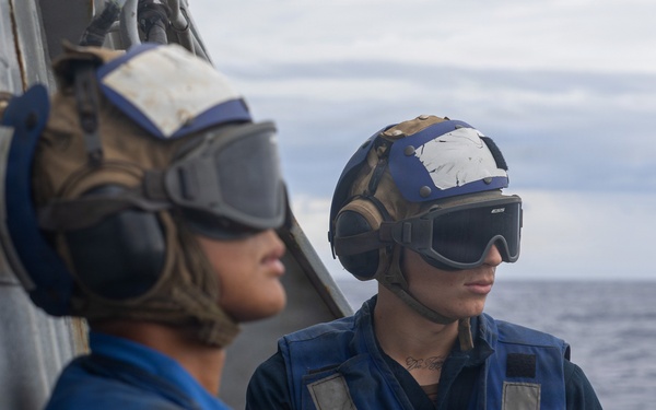 USS Mustin conducts flight operations