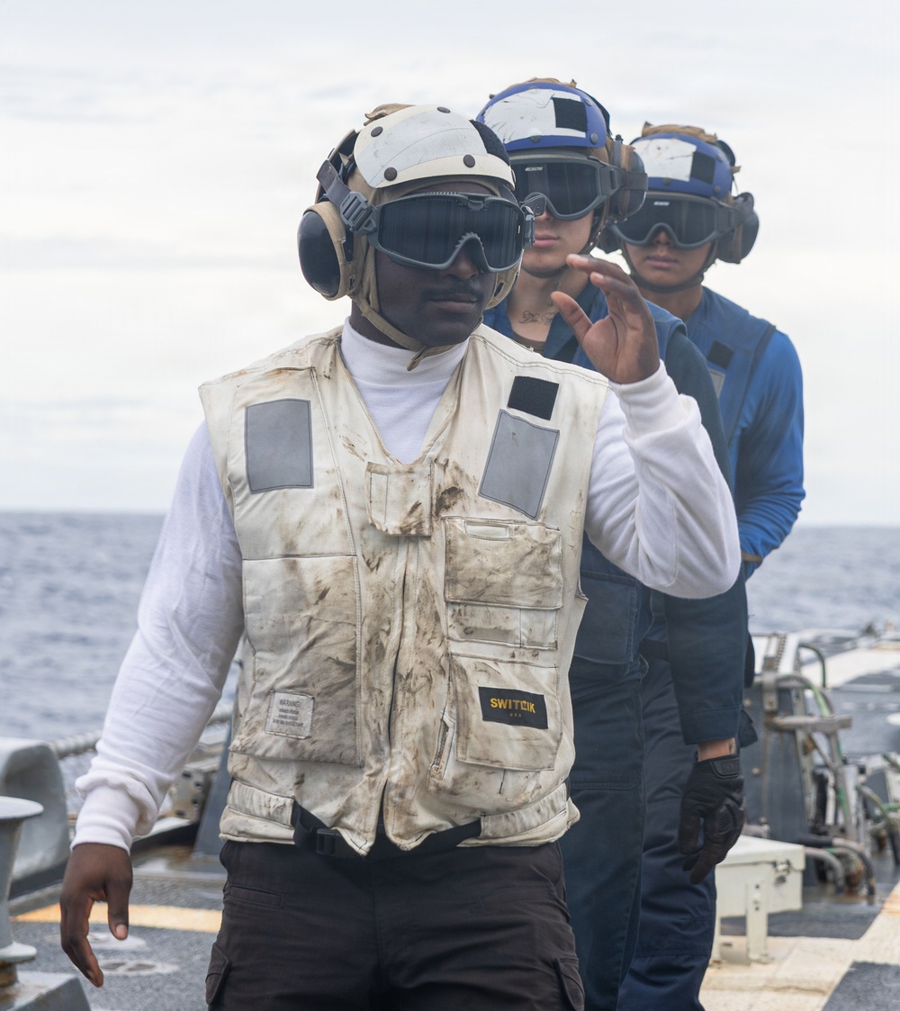 USS Mustin conducts flight operations