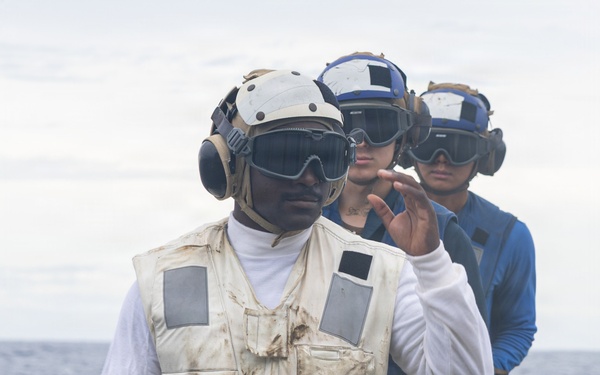 USS Mustin conducts flight operations