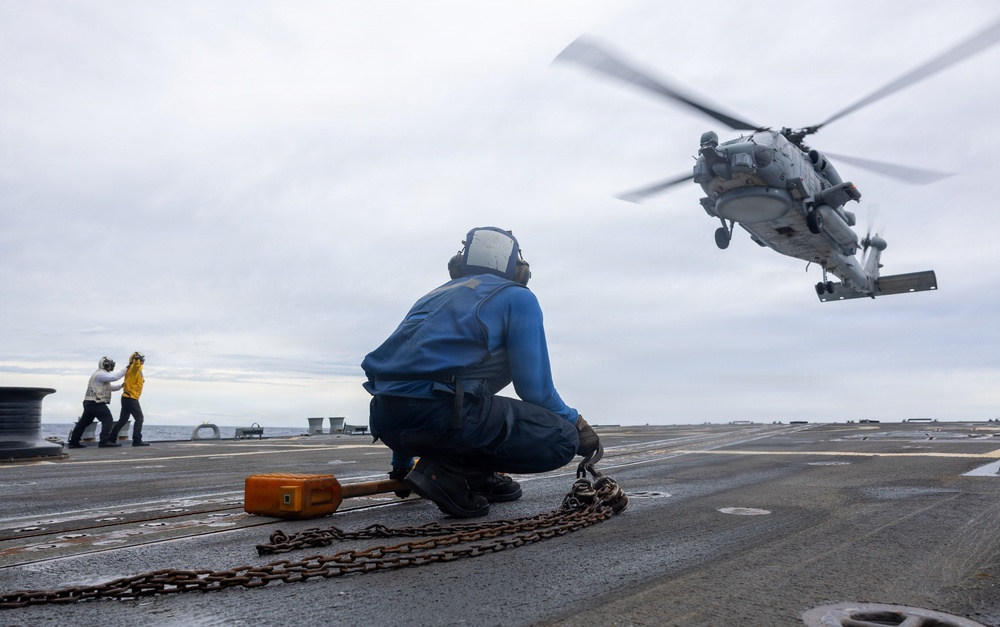 USS Mustin conducts flight operations