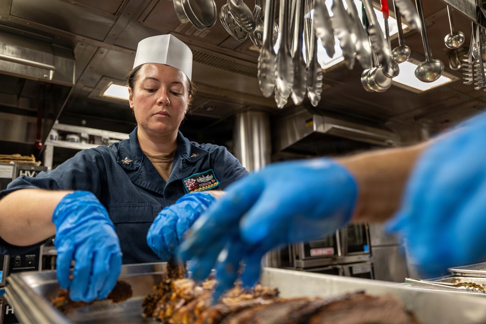 USS Mustin conducts galley operations