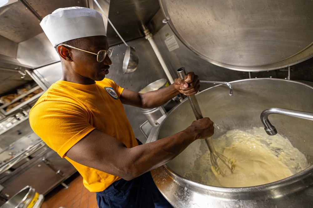 USS Mustin conducts galley operations