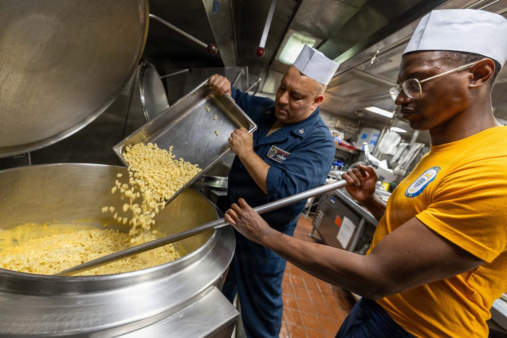 USS Mustin conducts galley operations