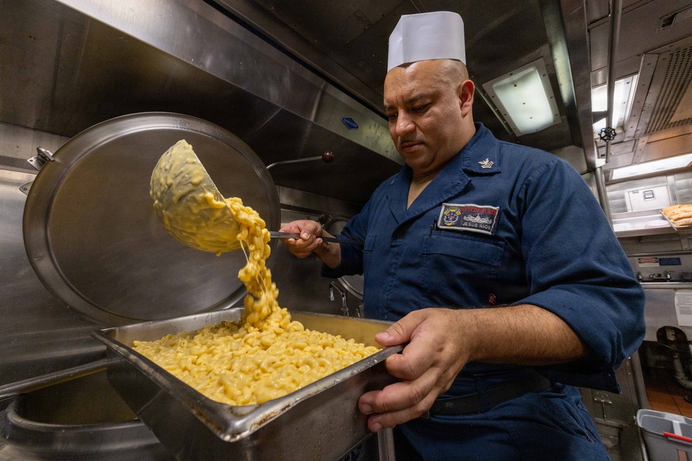 USS Mustin conducts galley operations