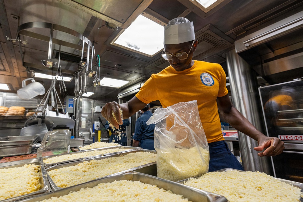 USS Mustin conducts galley operations