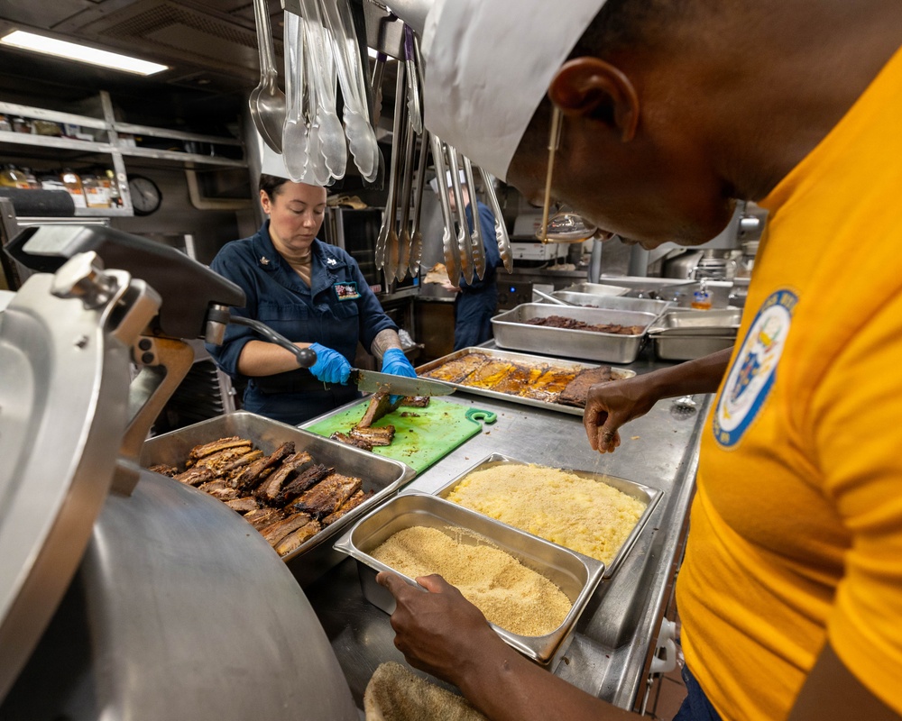 USS Mustin conducts galley operations