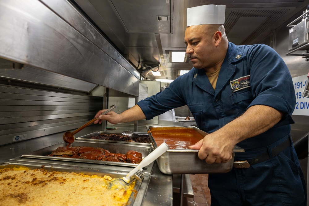 USS Mustin conducts galley operations