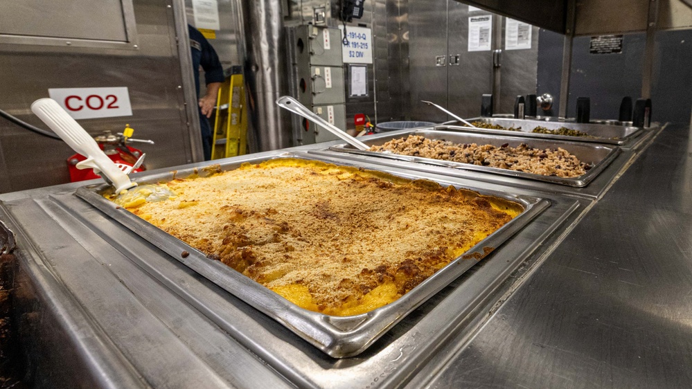 USS Mustin conducts galley operations