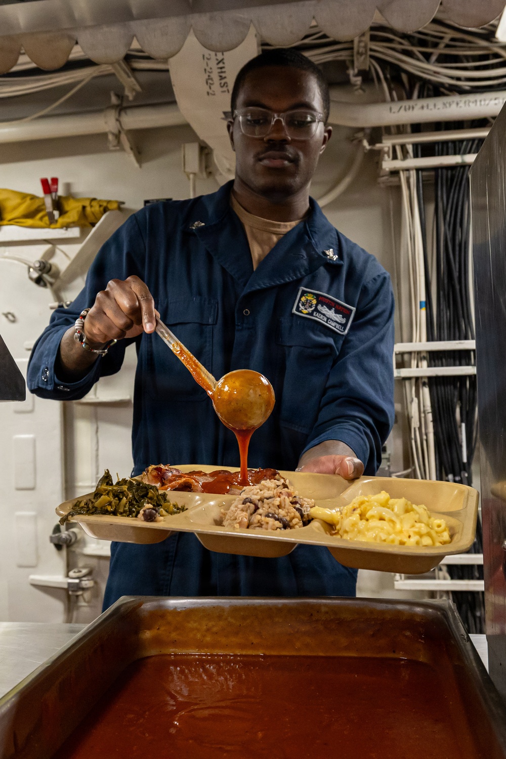 USS Mustin conducts galley operations