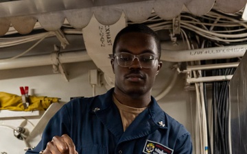 USS Mustin conducts galley operations
