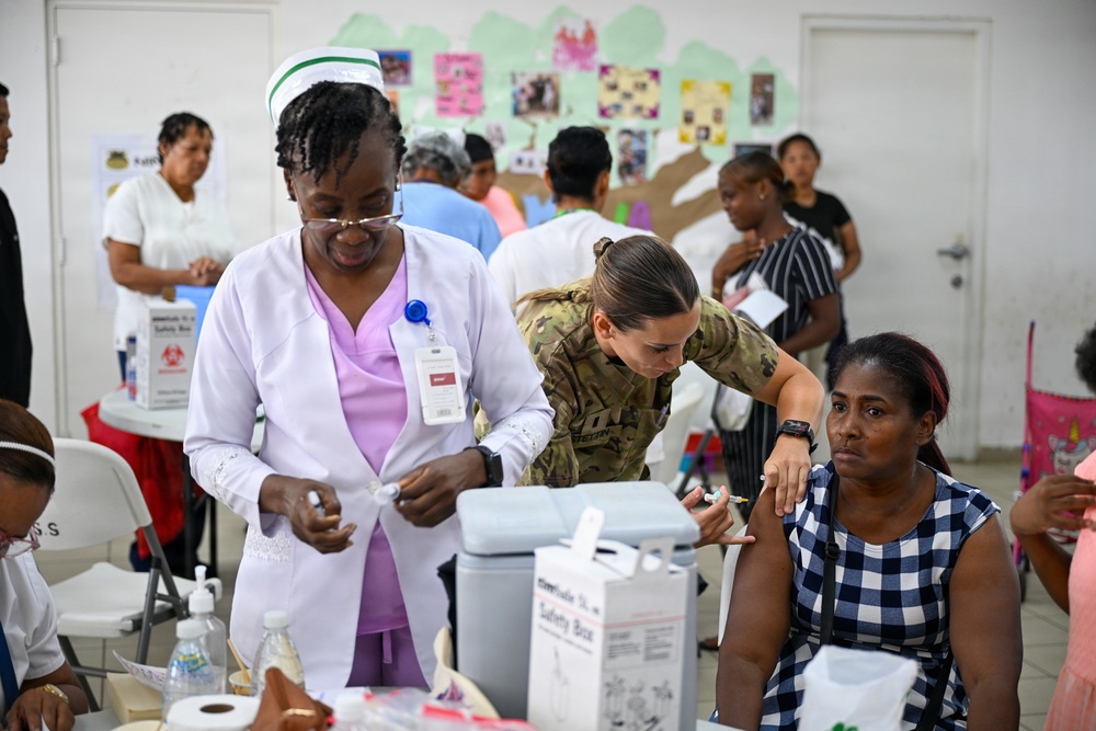 Joint Task Force-Bravo, Missouri Air National Guard and Panama’s Ministerio de Salud participate in a Medical Readiness Training Exercise