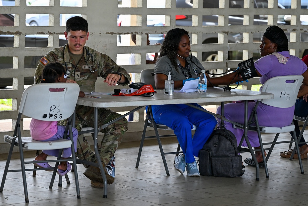 Joint Task Force-Bravo, Missouri Air National Guard and Panama’s Ministerio de Salud participate in a Medical Readiness Training Exercise