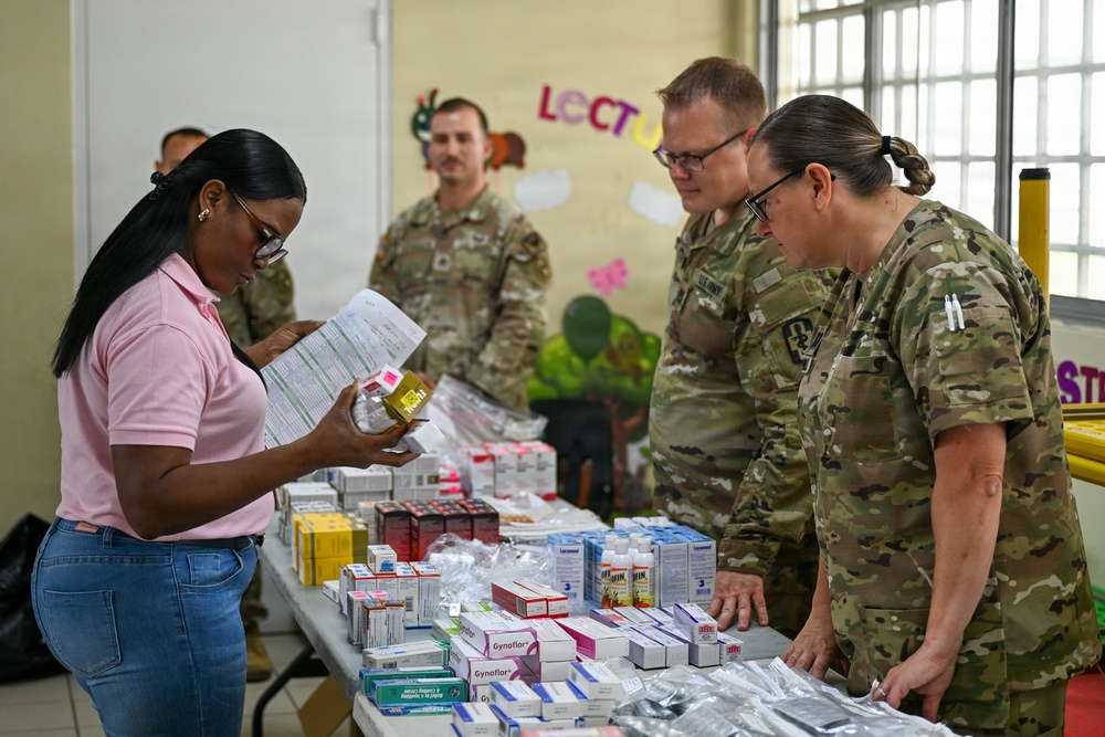 Joint Task Force-Bravo, Missouri Air National Guard and Panama’s Ministerio de Salud participate in a Medical Readiness Training Exercise