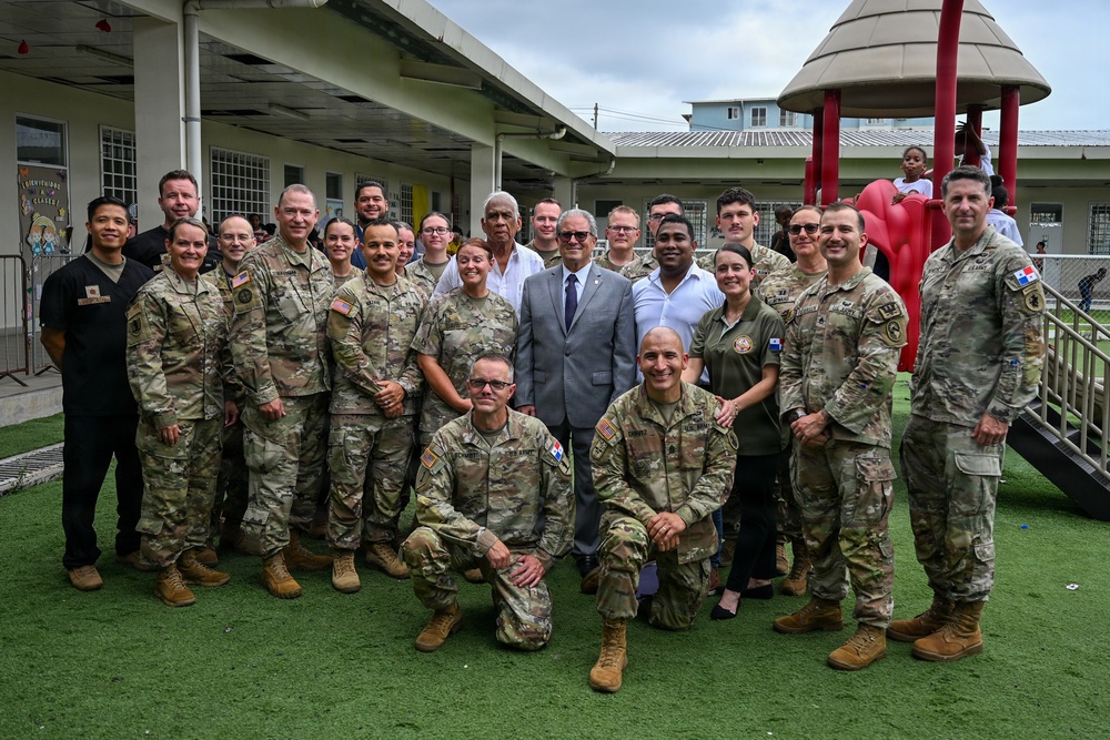 Joint Task Force-Bravo, Missouri Air National Guard and Panama’s Ministerio de Salud participate in a Medical Readiness Training Exercise