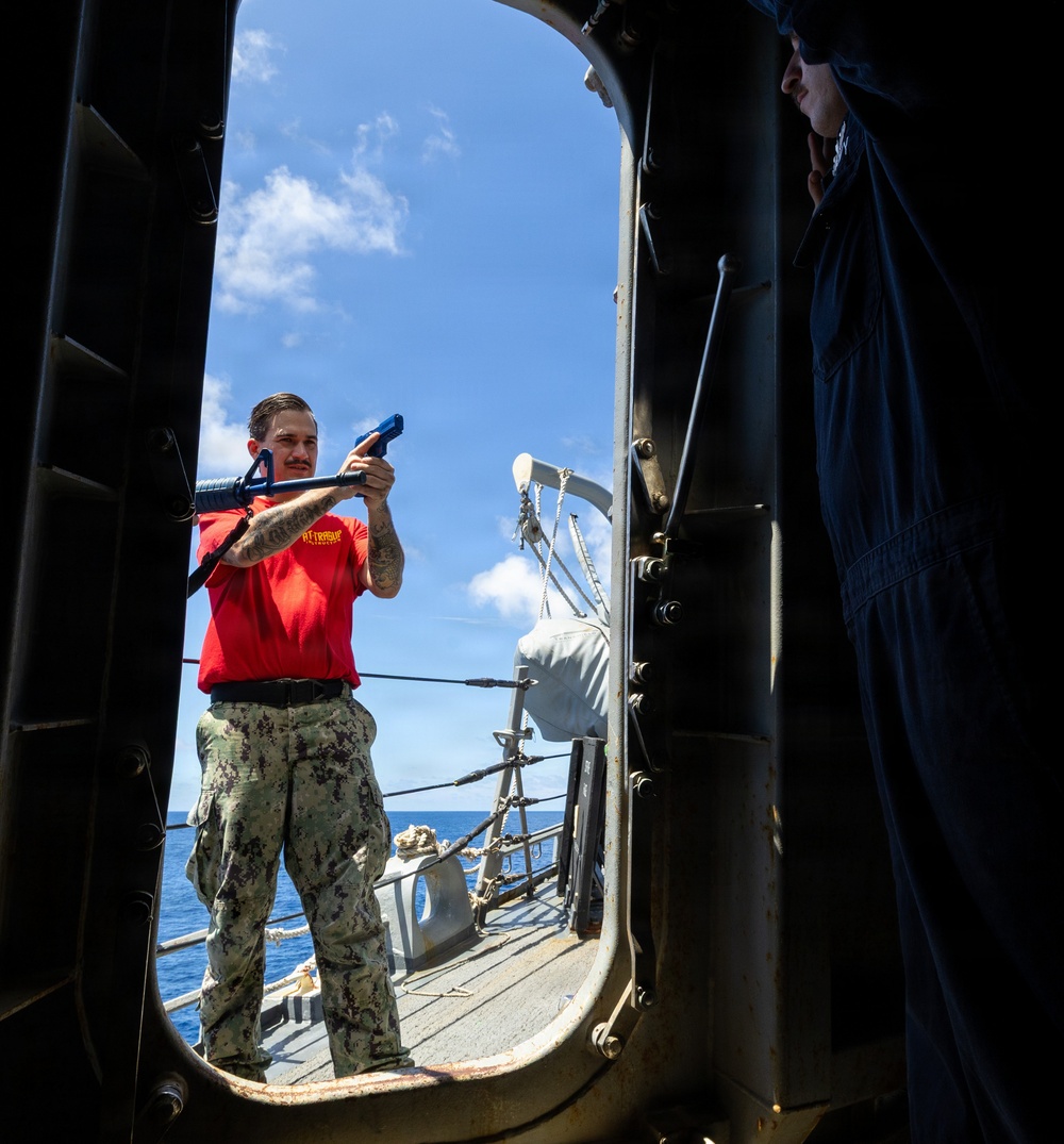 USS Mustin conducts security reaction force-bravo course