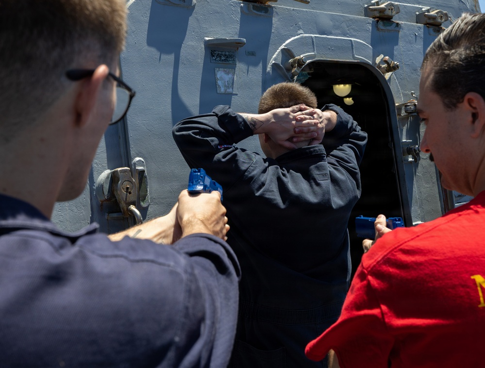 USS Mustin conducts security reaction force-bravo course