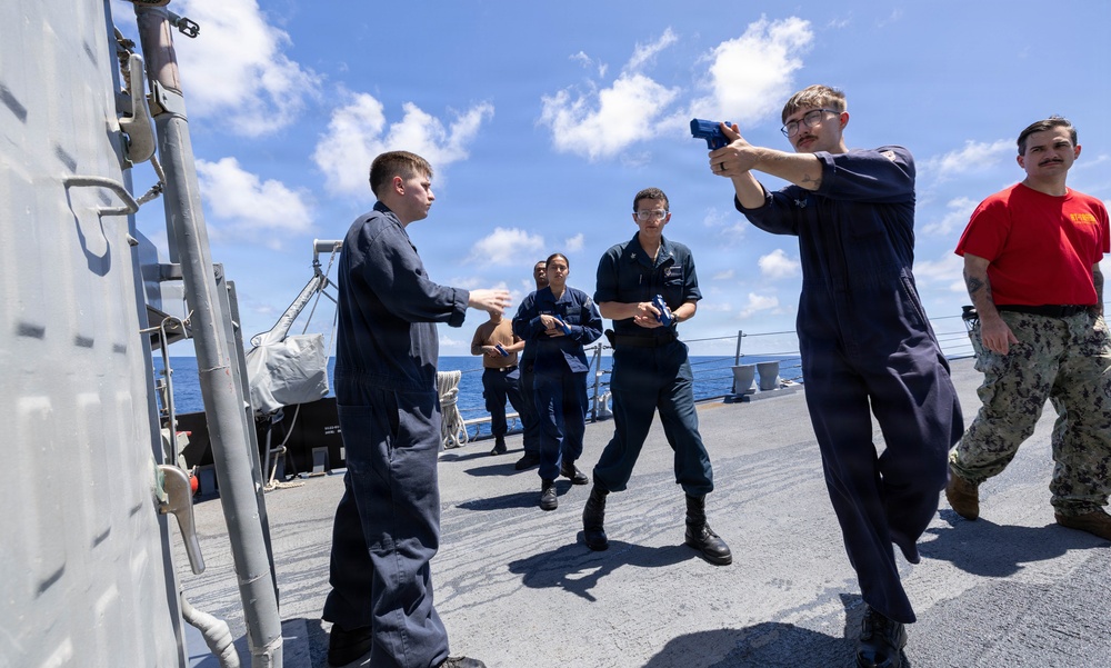 USS Mustin conducts security reaction force-bravo course