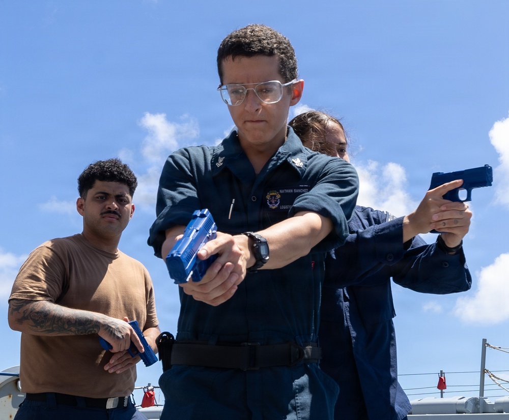 USS Mustin conducts security reaction force-bravo course