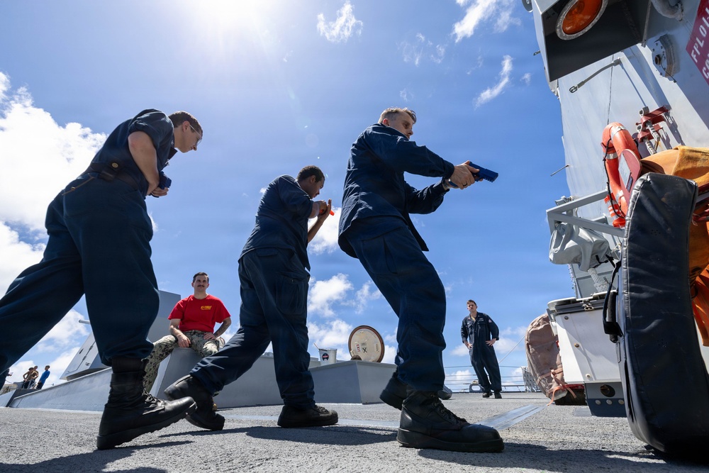 USS Mustin conducts security reaction force-bravo course