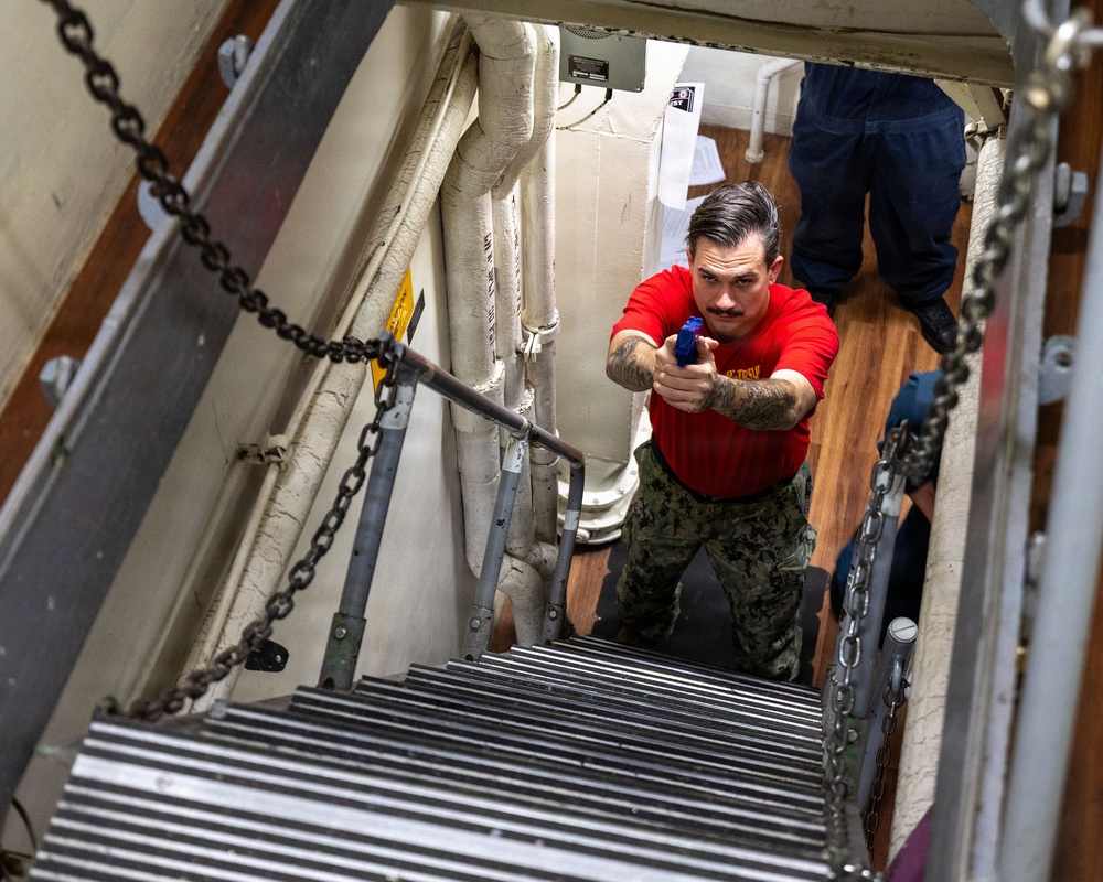 USS Mustin conducts security reaction force-bravo course