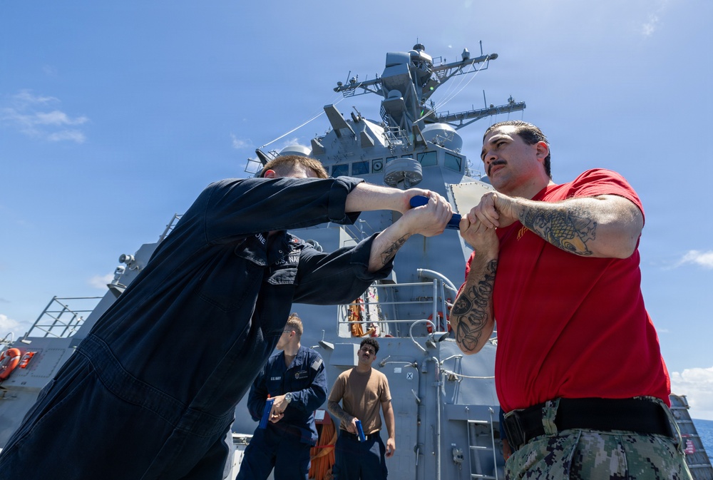USS Mustin conducts security reaction force-bravo course