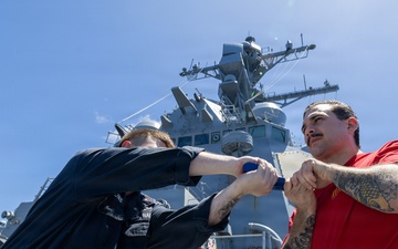 USS Mustin conducts security reaction force-bravo course