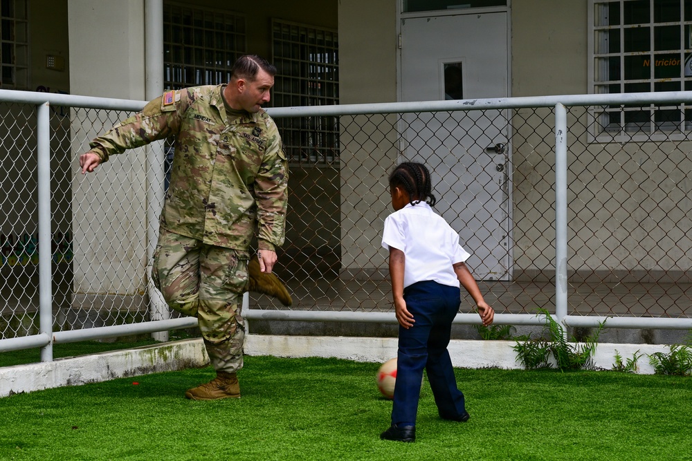 Joint Task Force-Bravo, Missouri Air National Guard and Panama’s Ministerio de Salud participate in a Medical Readiness Training Exercise