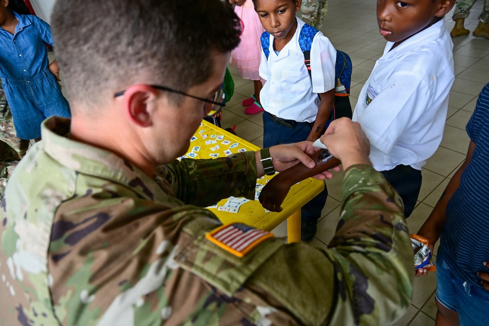 Joint Task Force-Bravo, Missouri Air National Guard and Panama’s Ministerio de Salud participate in a Medical Readiness Training Exercise