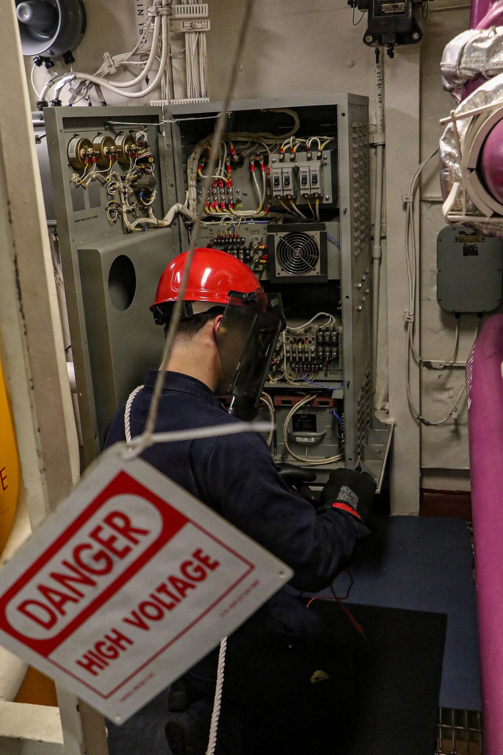 Frank E. Petersen Jr. Sailor Conducts Maintenance