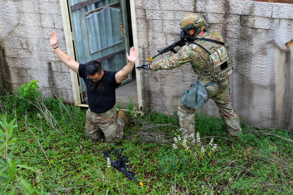 340th Military Police Company conducts cordon and search training during WAREX
