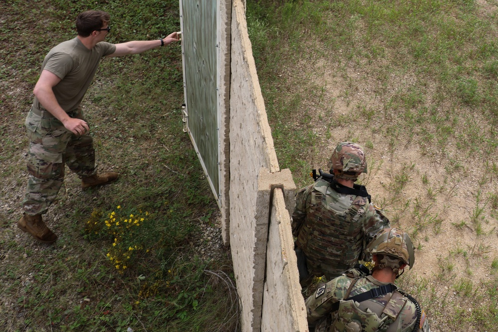340th Military Police Company conducts cordon and search training during WAREX