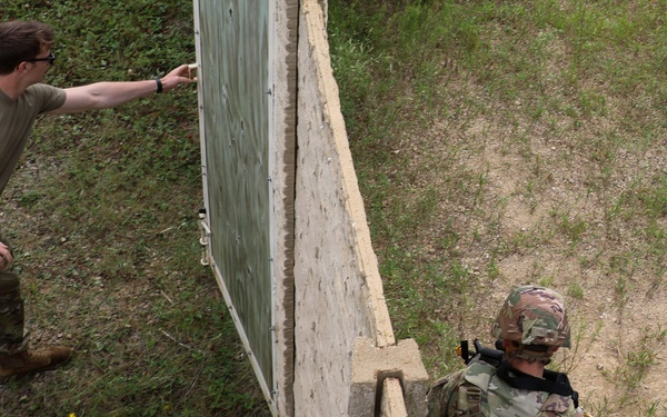 340th Military Police Company conducts cordon and search training during WAREX