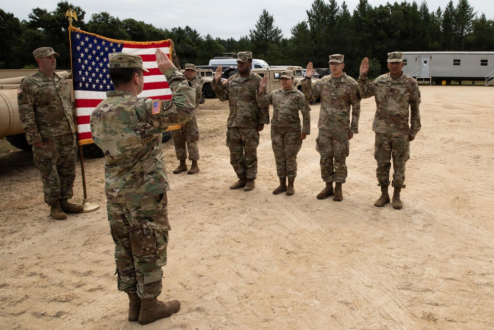 8th TD commanding general reenlists soldiers at WAREX 26
