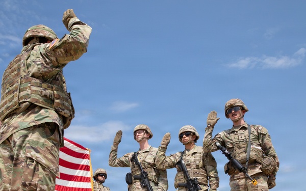 86th TD commanding general reenlists soldiers at WAREX 26