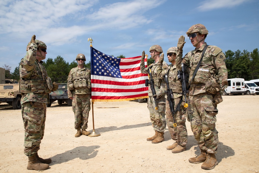 86th TD commanding general reenlists soldiers at WAREX 26