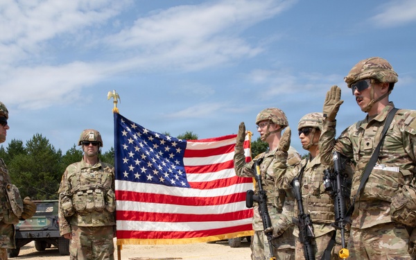 86th TD commanding general reenlists soldiers at WAREX 26