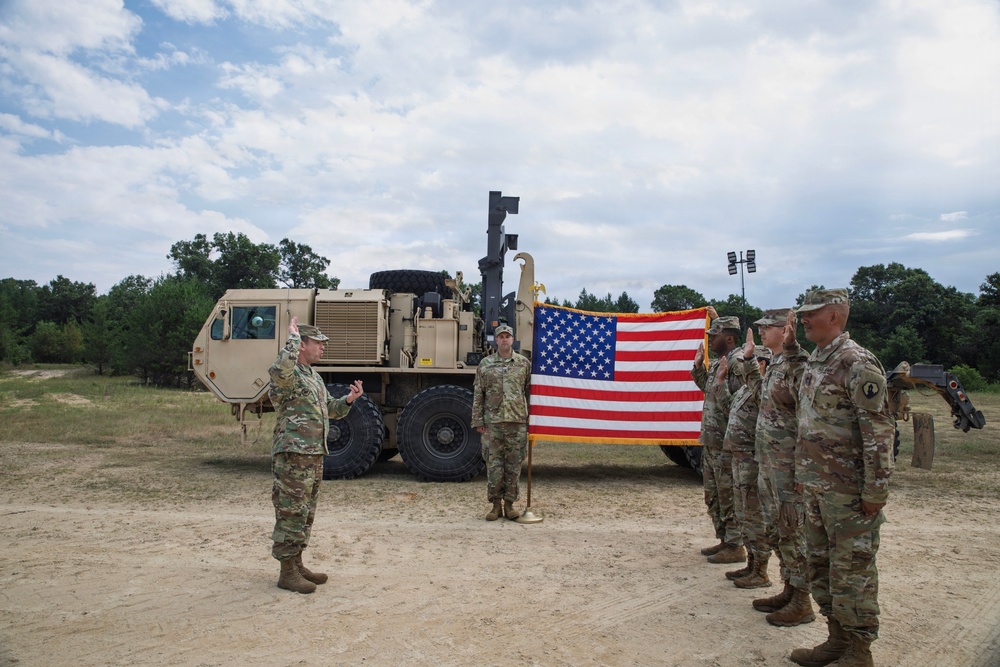 86th TD commanding general reenlists soldiers at WAREX 26