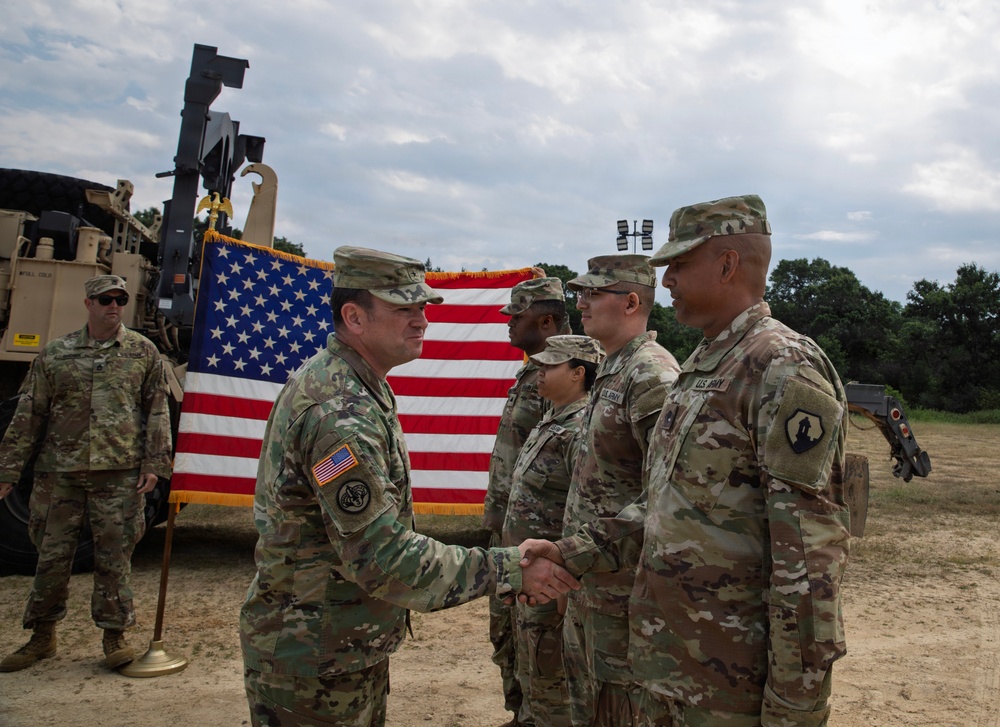 86th TD commanding general reenlists soldiers at WAREX 26
