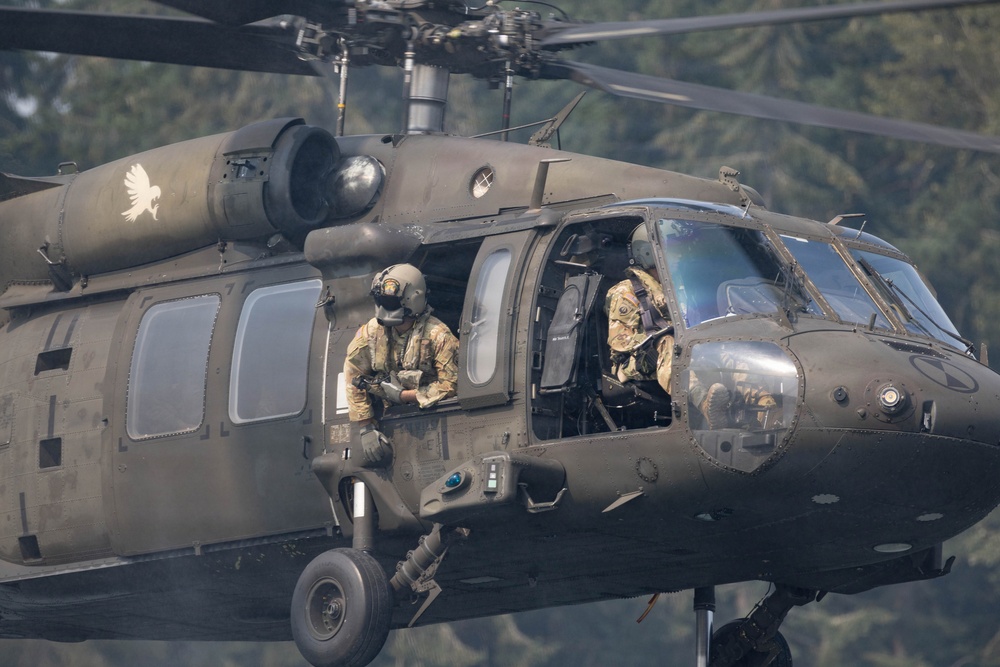 2-158th AHB Overwater Self-Recovery Training