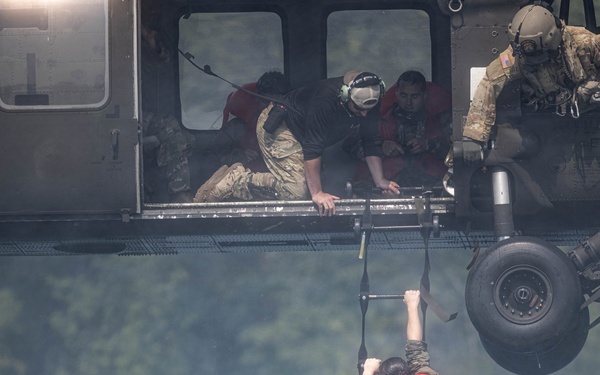 2-158th AHB Overwater Self-Recovery Training