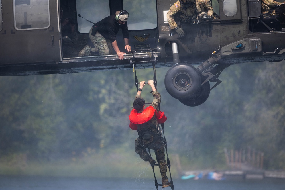 2-158th AHB Overwater Self-Recovery Training