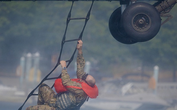 2-158th AHB Overwater Self-Recovery Training