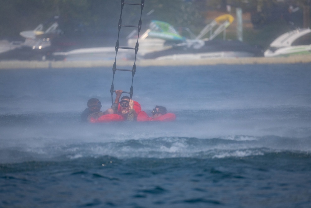2-158th AHB Overwater Self-Recovery Training