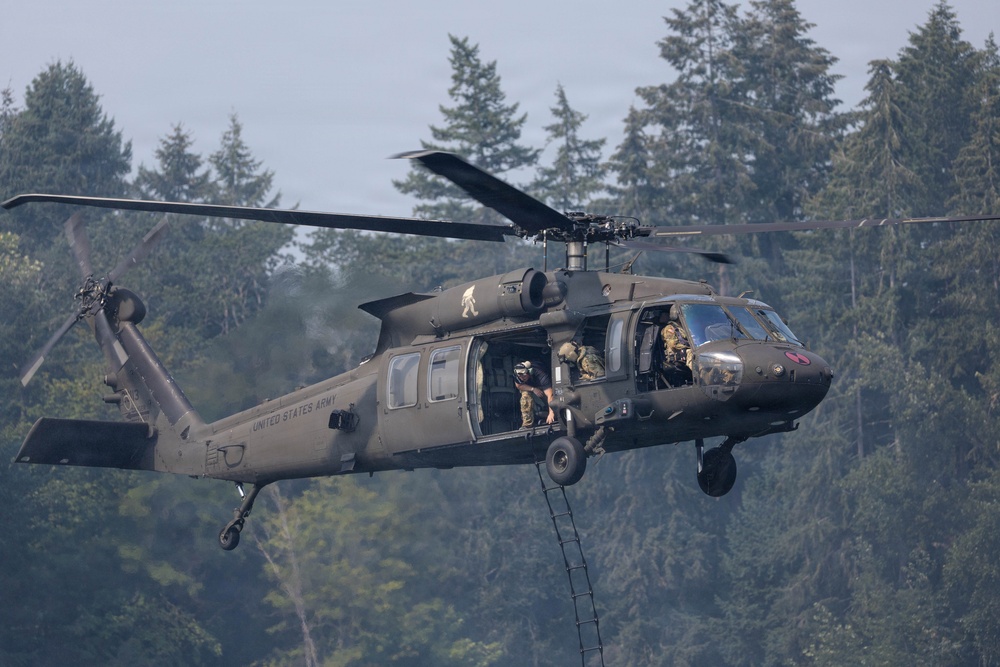 2-158th AHB Overwater Self-Recovery Training