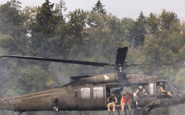 2-158th AHB Overwater Self-Recovery Training