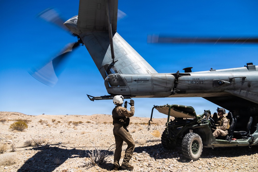 HMH-462 conducts rapid insertion during SLTE