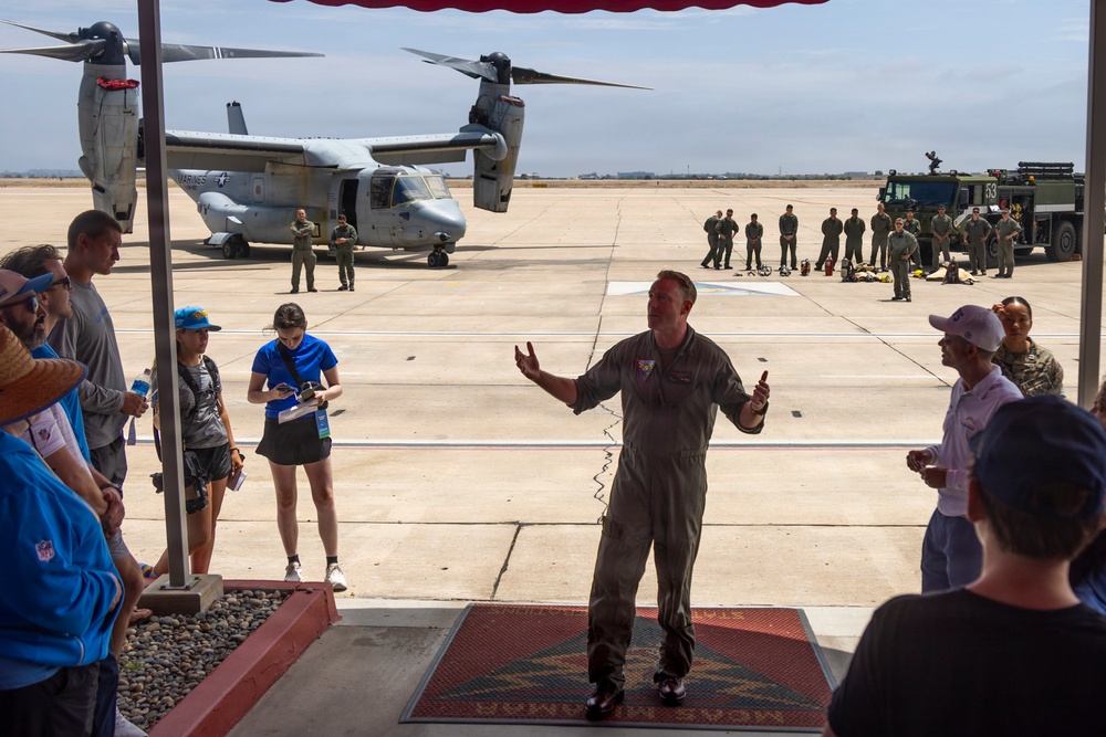 TOUCHDOWN!: LA Chargers visits MCAS Miramar