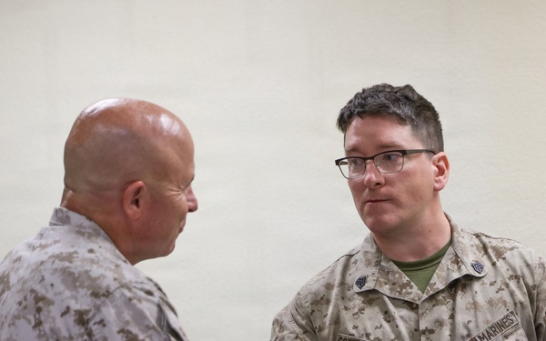 Maj. Gen. Sullivan meets with JTF-SB Marines